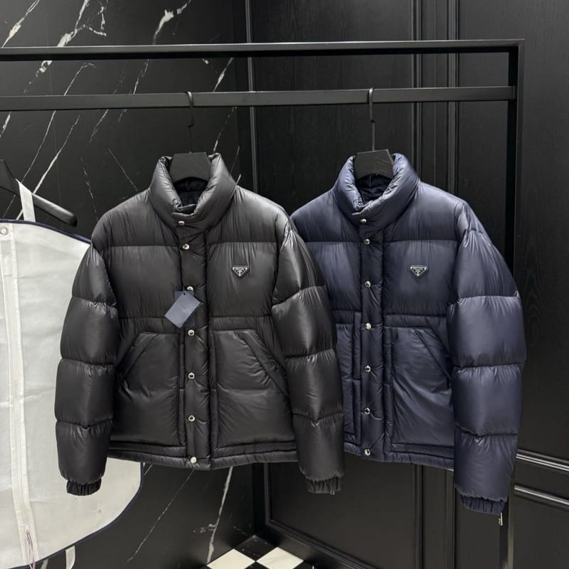 PRADA 프라다 메탈 플레이트 다운 패딩