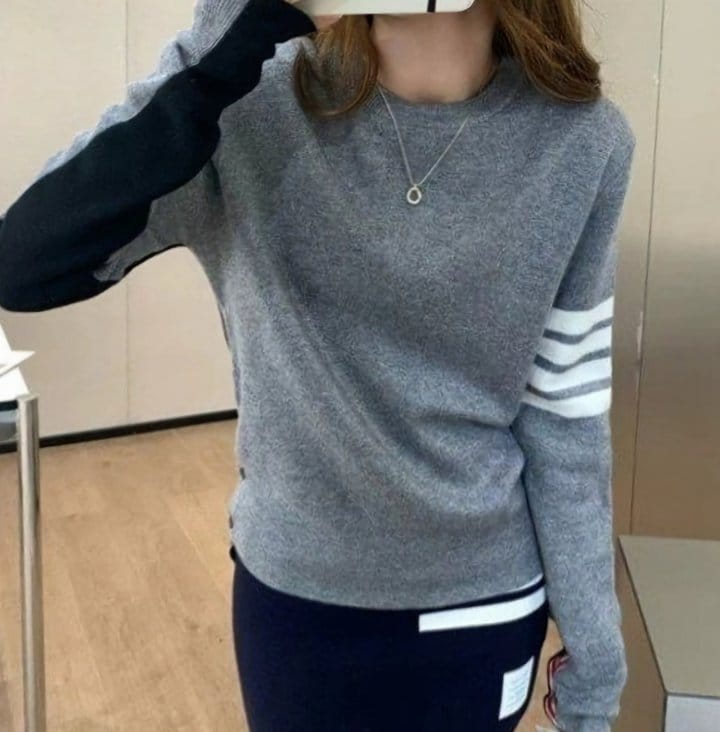 THOM BROWNE 톰브라운 그레이 앤 네이비 니트
