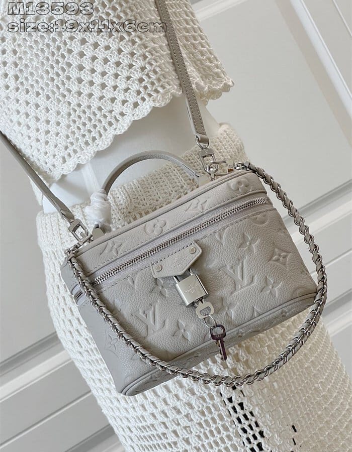 LOUIS VUITTON 루이비통 바니티 체인 파우치 M13593