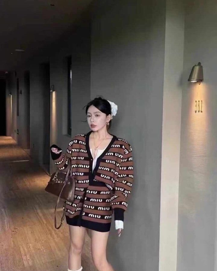 MIUMIU 미우미우 오버 스웨터 가디건