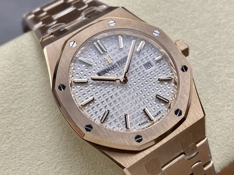 AUDEMARS PIGUET 오데마피게 로얄오크 흰판 금통 33mm 67651