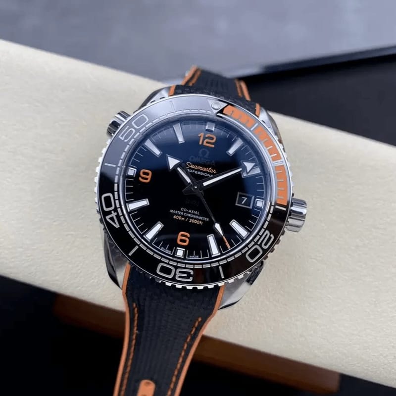 OMEGA 오메가 씨마스터 플래닛 오션 쿼터 오렌지 600m 그레이 티타늄 다이얼 43.5mm 215.92.44.21.99.001
