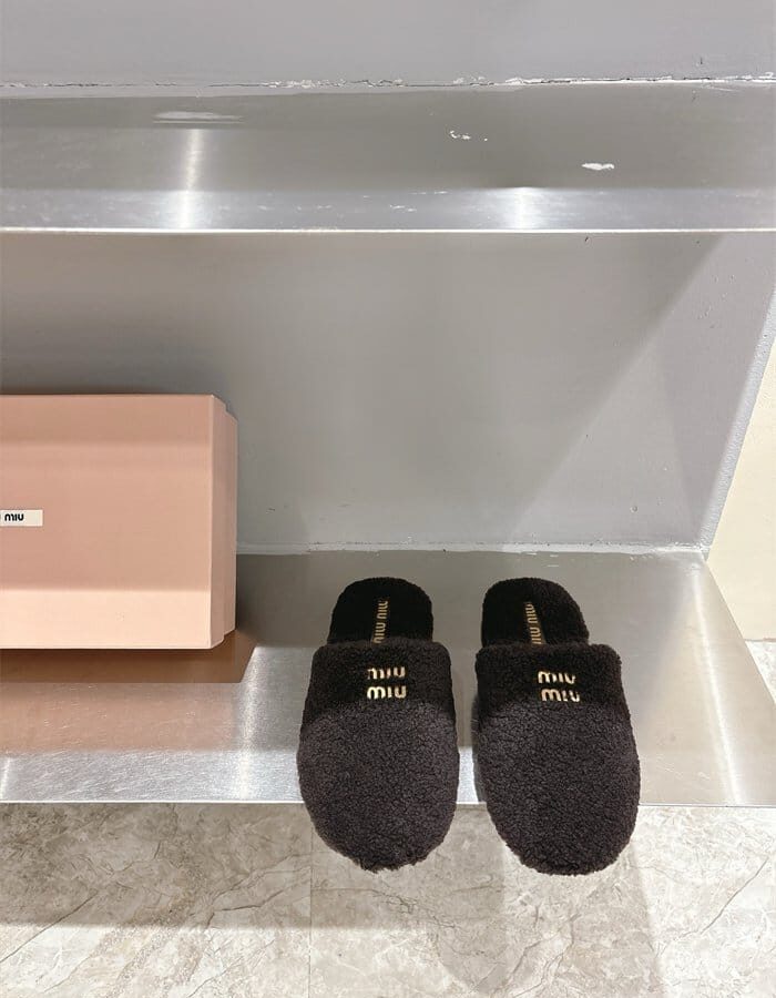 MIUMIU 미우미우 여성용 슬리퍼 M99472-1 2024/신상