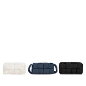 BOTTEGA VENETA 보테가베네타 패디드 테크 카세트 백 705579